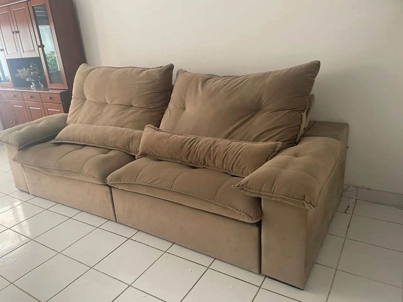 Sofá retrátil pouquíssimo usado - Foto 2