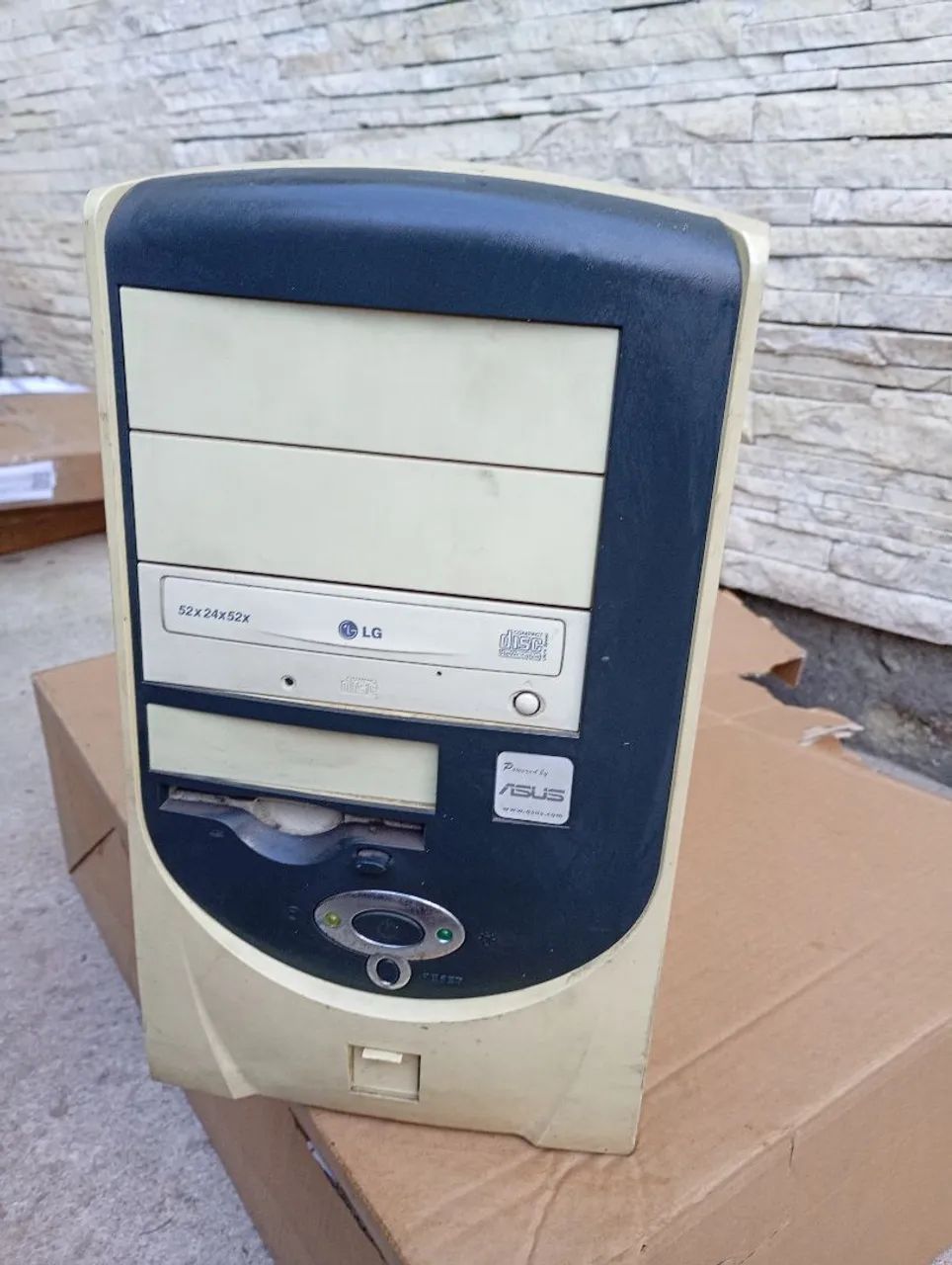 Gabinete ATX com fonte 