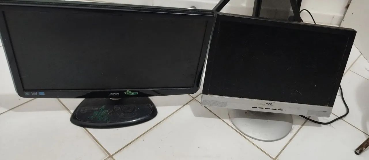 Doando um computador completo e 3 monitores funcionando normalmente e perfeitamente  - Foto 2