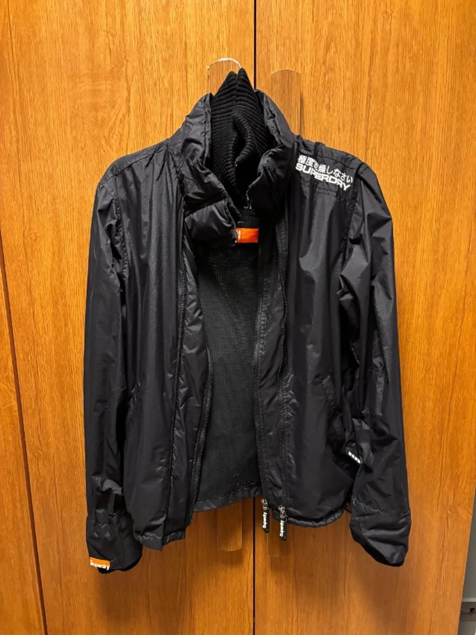 jaqueta inglesa superdry jpn - impermeável e forrada - Foto 4
