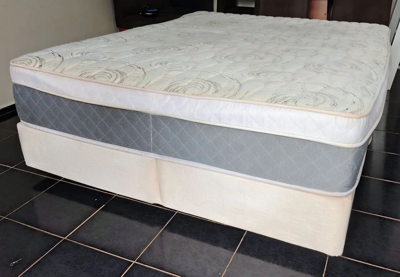 Cama box Queen 1,58x1,98 higienizada 