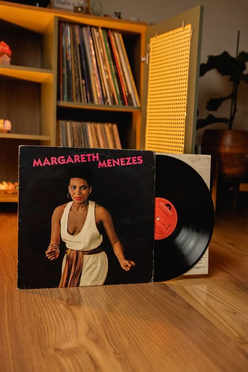LP Vinil Margareth Menezes 1988 em ótimo estado - Foto 2