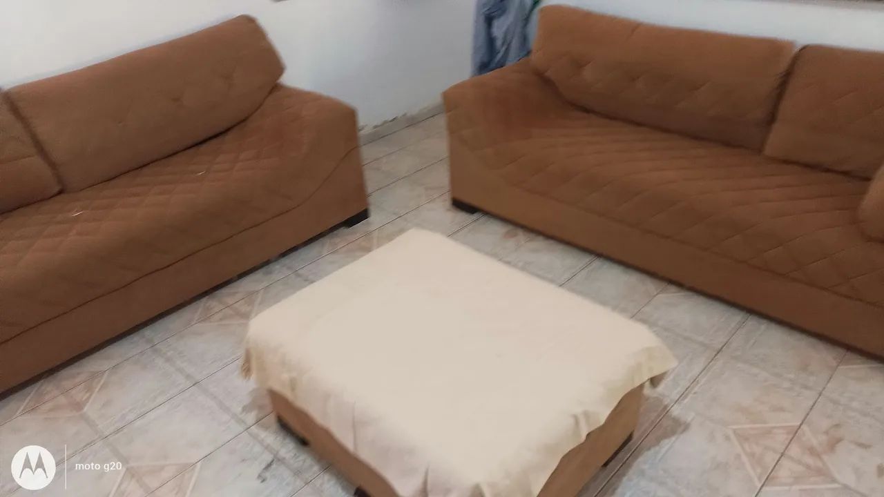 Jogo de estofado com mesa de apoio central usado