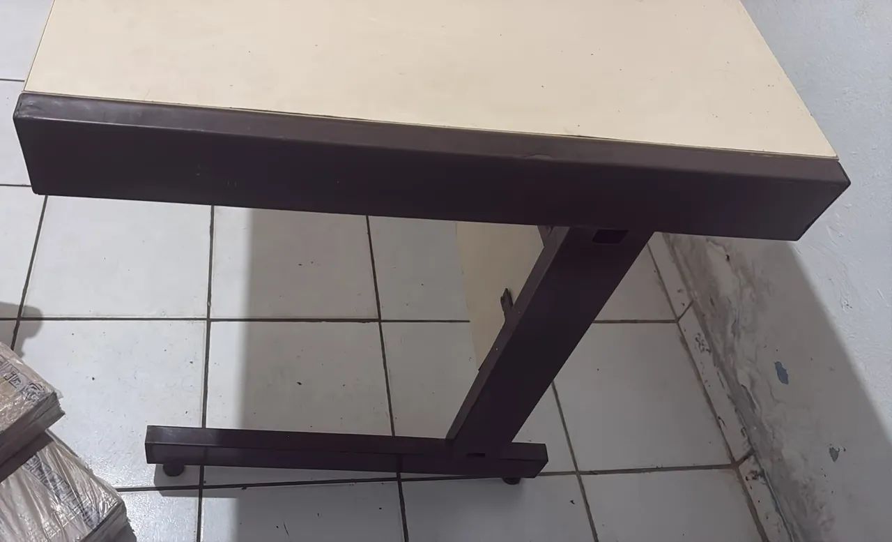 Vende-se uma mesa de escritório  - Foto 3
