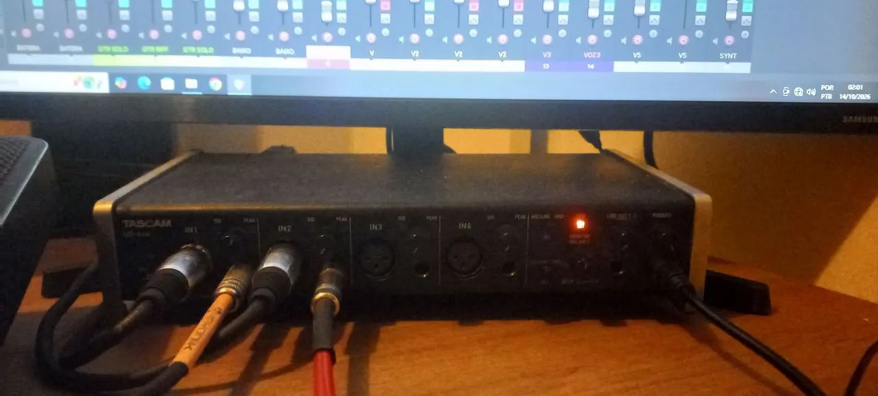 Tascam US-4x4 Interface de áudio (Gravação) - Foto 3