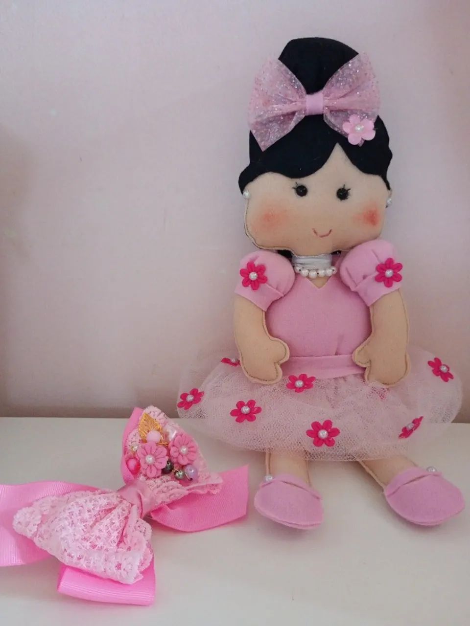 Kit boneca em feltro +laço  - Foto 5