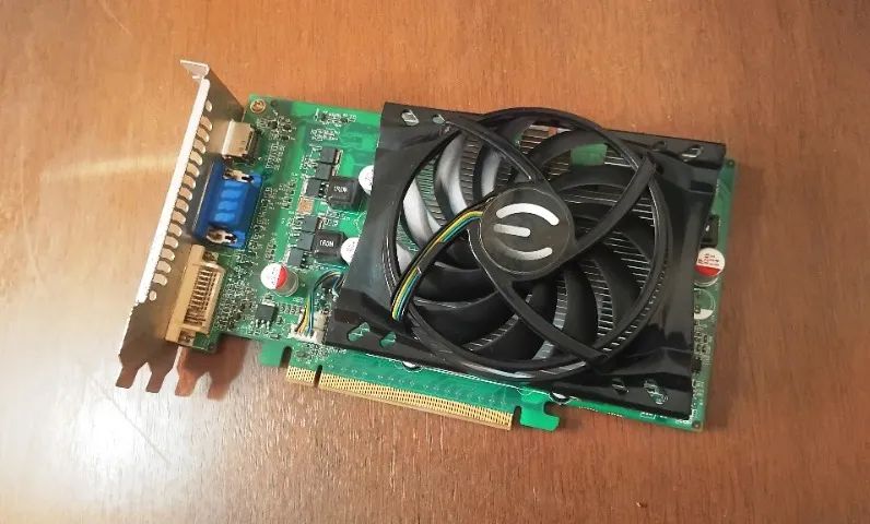 Placa de video Pci express geforce gt 240 1Gb