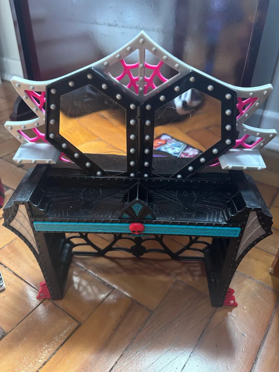Penteadeira monster high