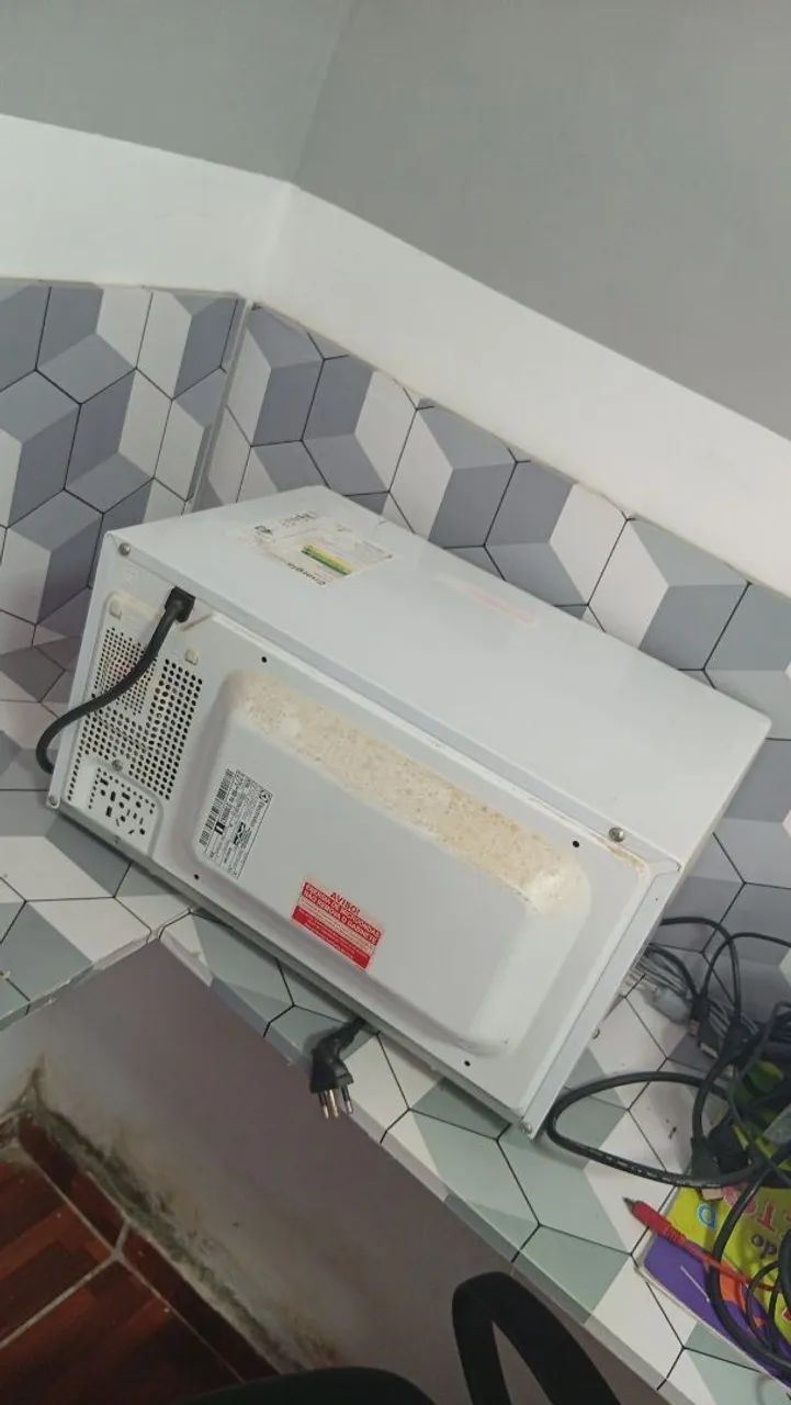 Vendo Microondas Eletrolux de 20L - Foto 6