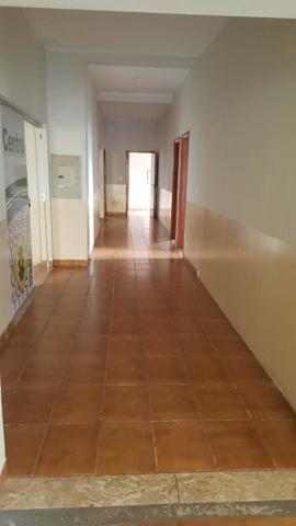 Prédio comercial com 2 blocos e amplo terreno - Foto 6