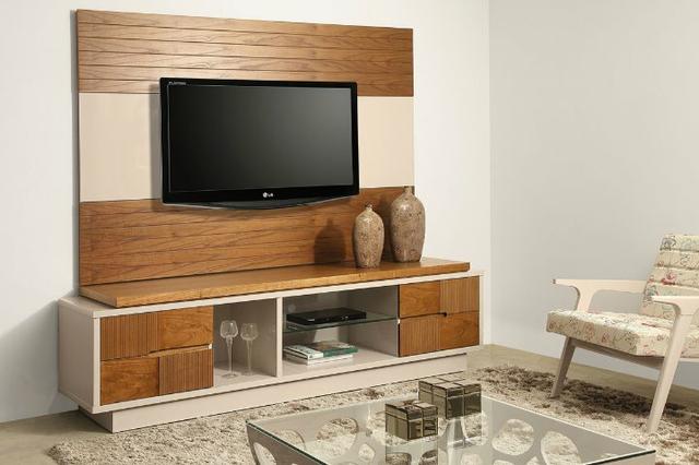 Rack + Painel em Madeira com detalhes em Laca - Marca Sier