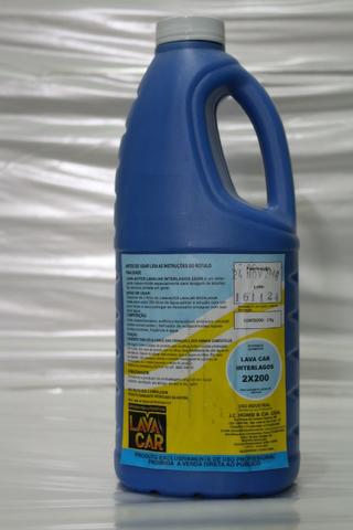 Shampoo automotivo concentrado 2 litros rendem 200 litros - Foto 2