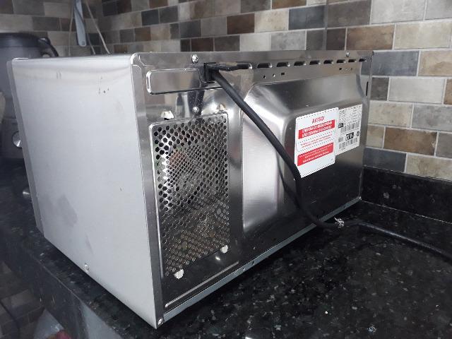 Micro-Ondas Electrolux; Cor Prata com Painel Touch On Glass e Função Grill - Foto 4