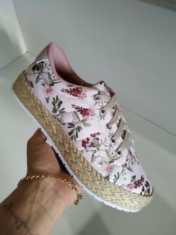 Tênis estampado feminino