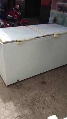 Un FRIZER DUAS TAMPAS funcionando bem $920.00 tel.wats 99152'3906