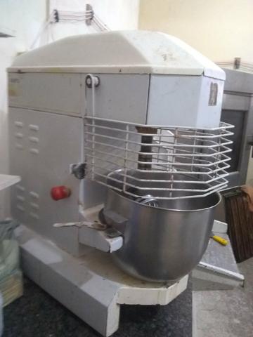 Vende se batedeira de bolo