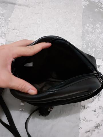 Pequena bolsa lateral - Preta - Foto 4