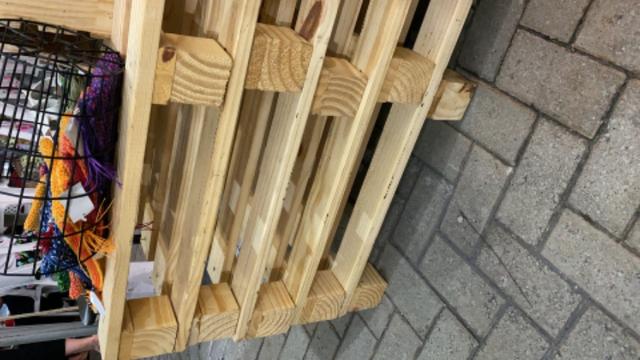 Pallets de pinus com acabamento 1x1 - Foto 4