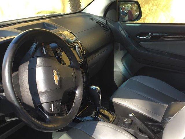 Vendo S10 novinha caminhonete conservada sem detalhes - Foto 5