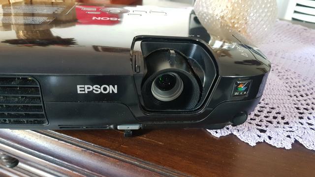 Projetor epson semi novo com controle$850.00 - Foto 2