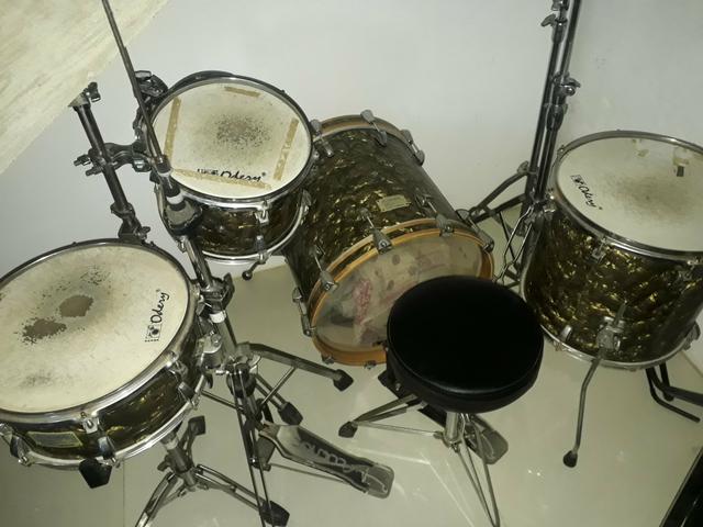 Vendo ou trocobateria odery fluense essense jazz em guitarra ibanez ou Jackson - Foto 2