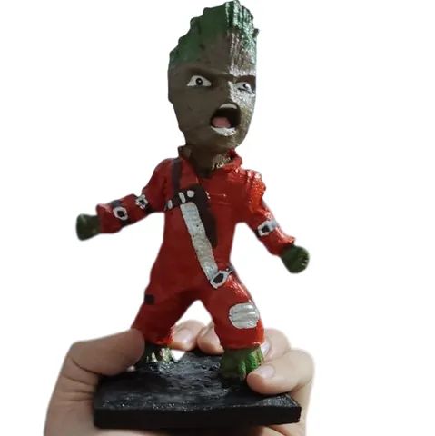 Pequeno Baby Groot Guardiões da Galaxia Boneco em Resina