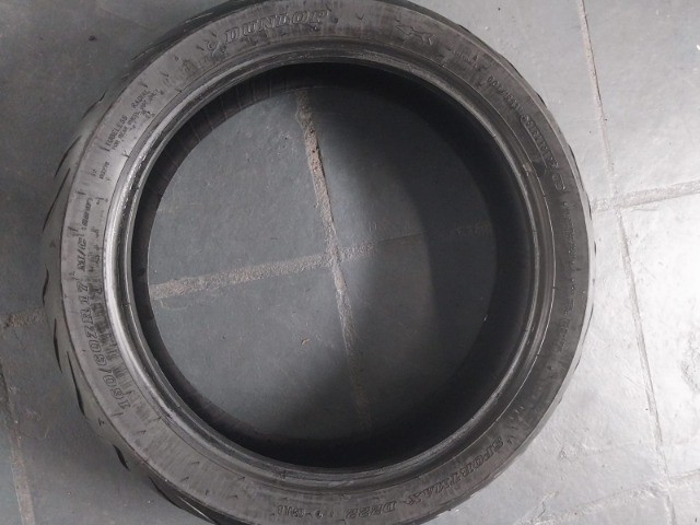 pneu usado Dunlop soprtmax 160/60-17 - Foto 3
