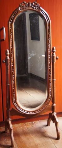 Espelho com Moldura em Madeira e Suporte