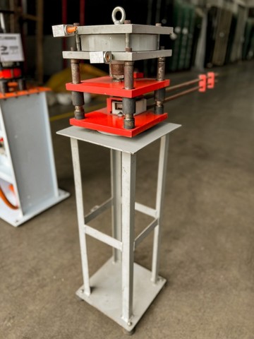 Estampo pneumático para fabricação de gradil e cerca em alumínio - NOVO - Foto 2