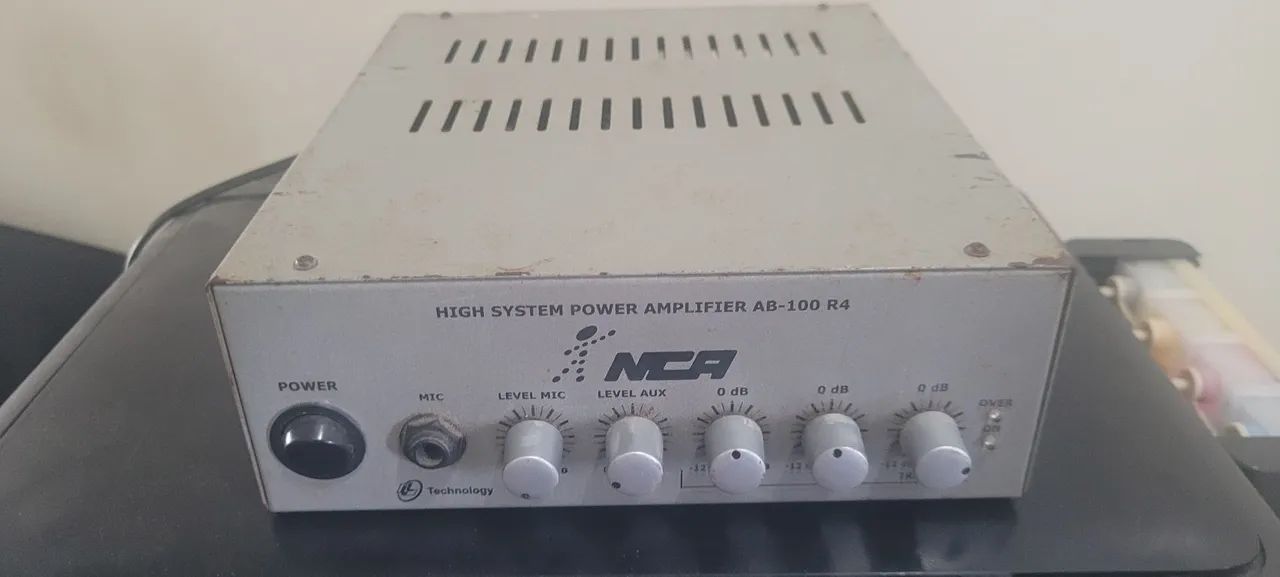 AMPLIFICADOR COM ENTRADA PARA MICROFONE E DVD/CD ETC...64595546958723121