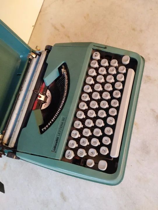 Máquina de Escrever Olivetti Lettera 8264842112311554121
