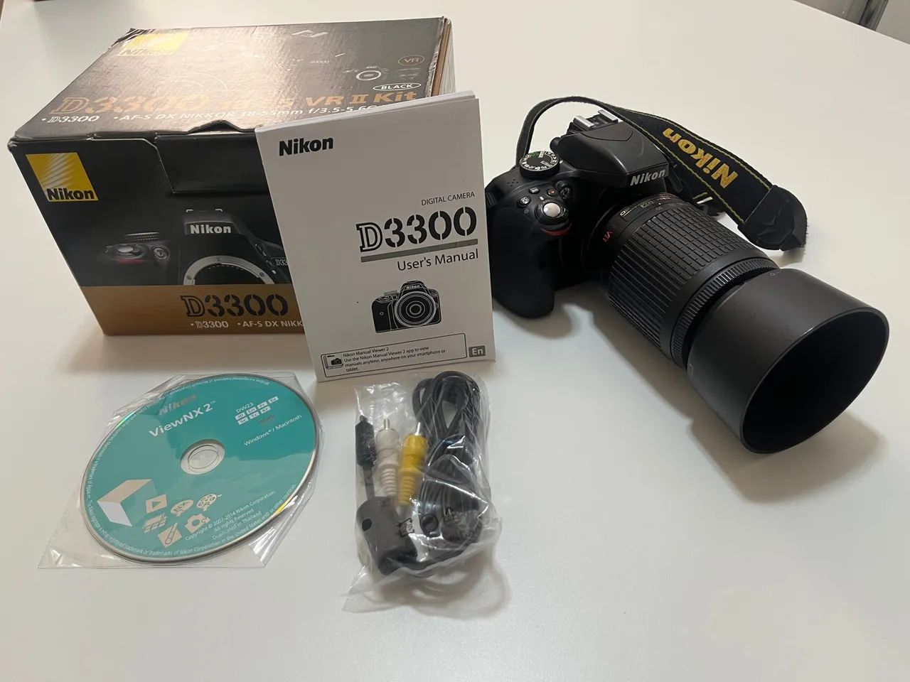 Câmera DSLR Nikon D3300 + 55-200mm - Com caixa, Pouco Uso