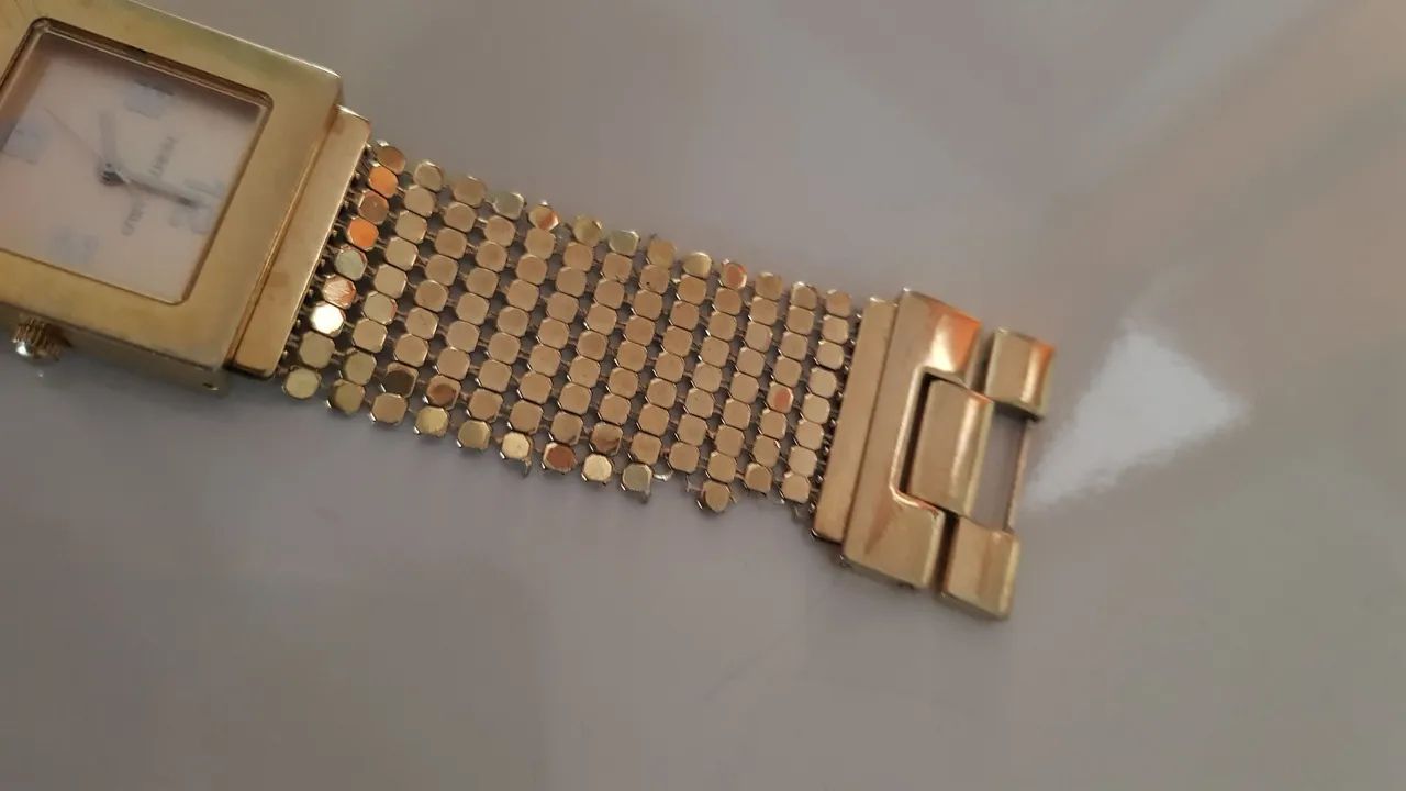 Relógio Feminino Dourado com Pulseira de Malha - Foto 2