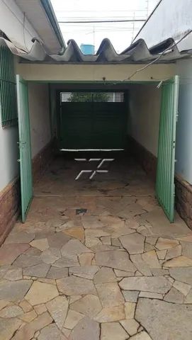 Casa à venda e locação com 02 quartos no Saúde