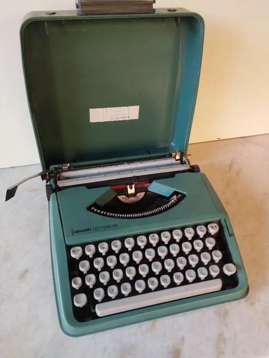 Máquina de Escrever Olivetti Lettera 8264842112311554120