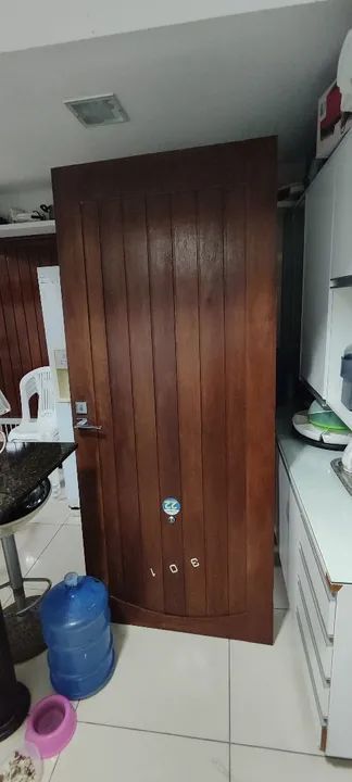 Porta de madeira maciça