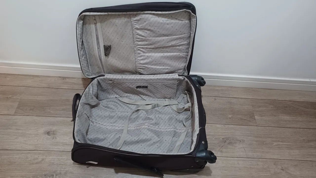 Mala de Viagem preta 60 cm x 45 cm x 24 cm - Foto 5