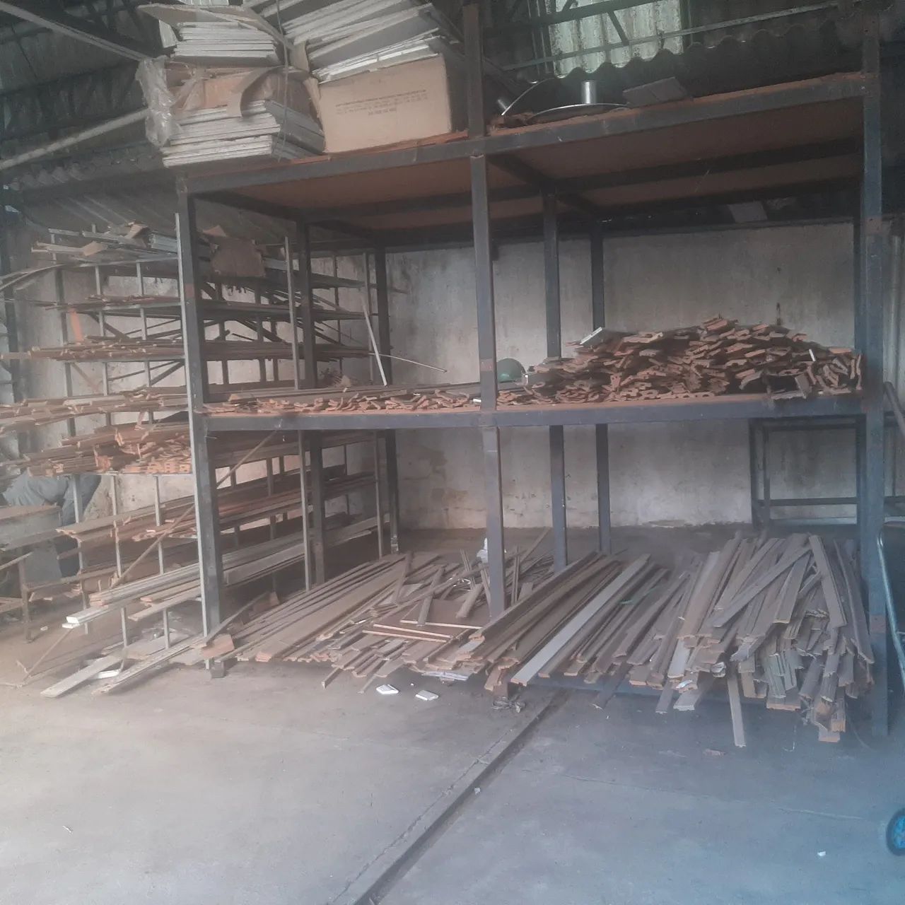 ACEITO PROPOSTA -Estante de Ferro Reforçada  - Foto 2