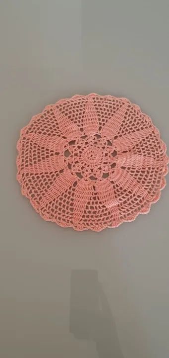 Centro de mesa na cor rosa em crochê