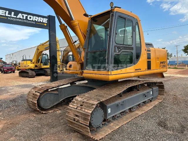 Escavadeira Komatsu PC 200 2007 - Potência e Desempenho para Suas Obras - Foto 3