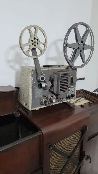 PROJETOR ANTIGO DE EPOCA SUPER 8 - Foto 3