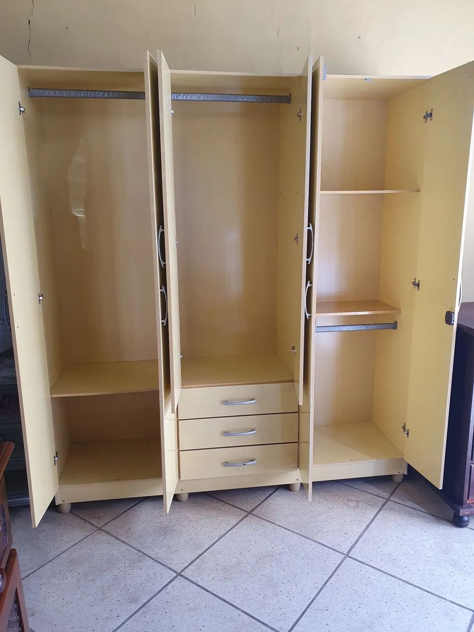 Guarda roupa bem conservado restaurado se quiser mando vídeo (entrego) - Foto 4