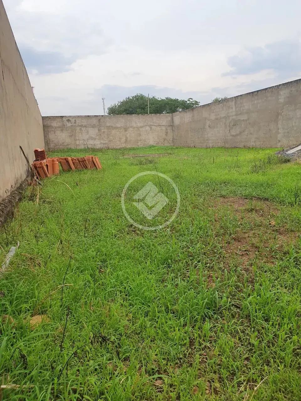 Oportunidade Única, Terreno Murado de 360m² á Venda na Avenida Principal do Altos do Coxip