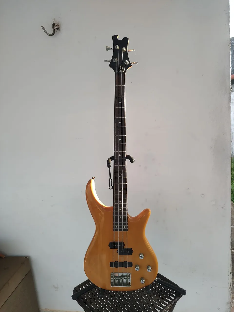 Baixo Elétrico 4 cordas