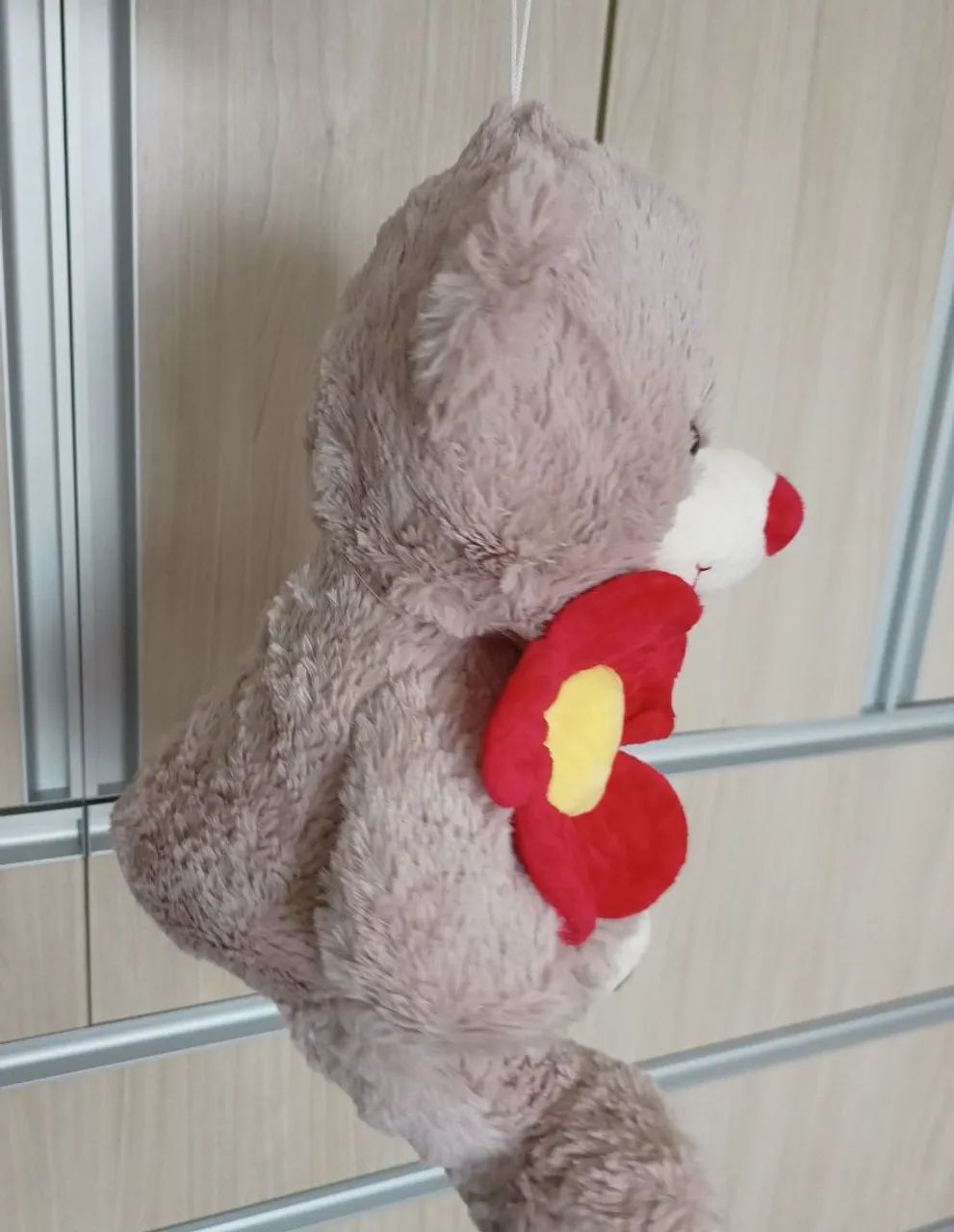 Urso de Pelúcia Grande com Flor   - Foto 3