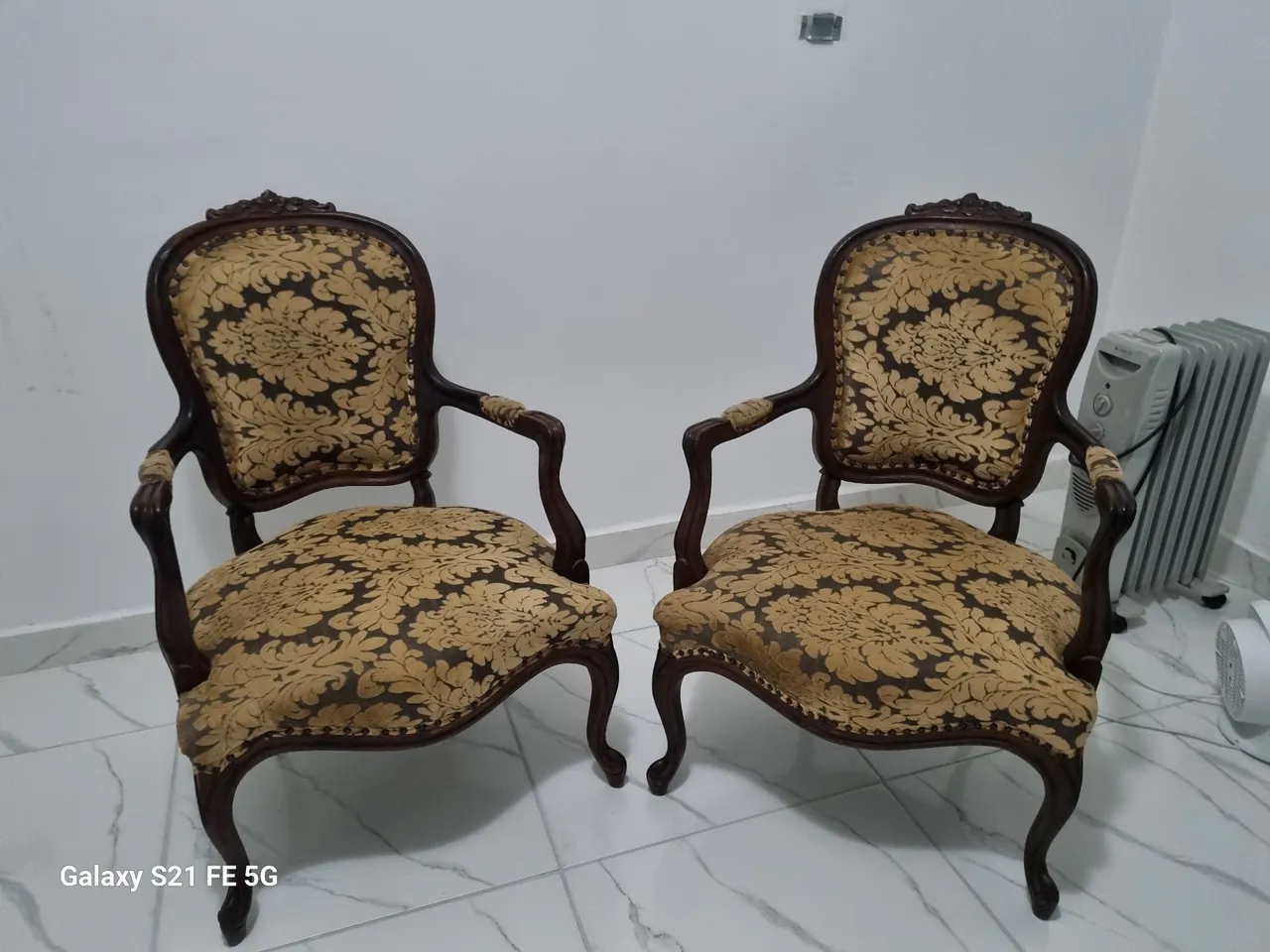 Poltronas Clássicas Estilo Luís XV