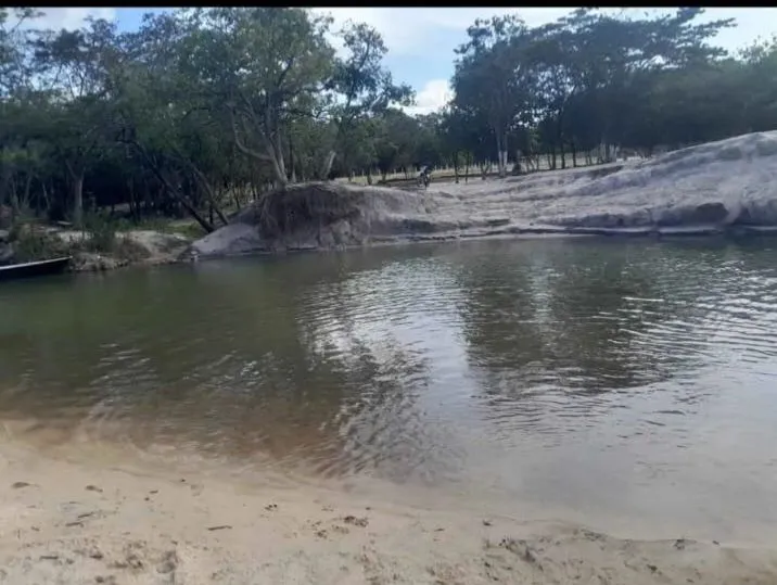 Terreno 17 por 44 no Água Boa. Vendo a vista, parcelado ou troca.