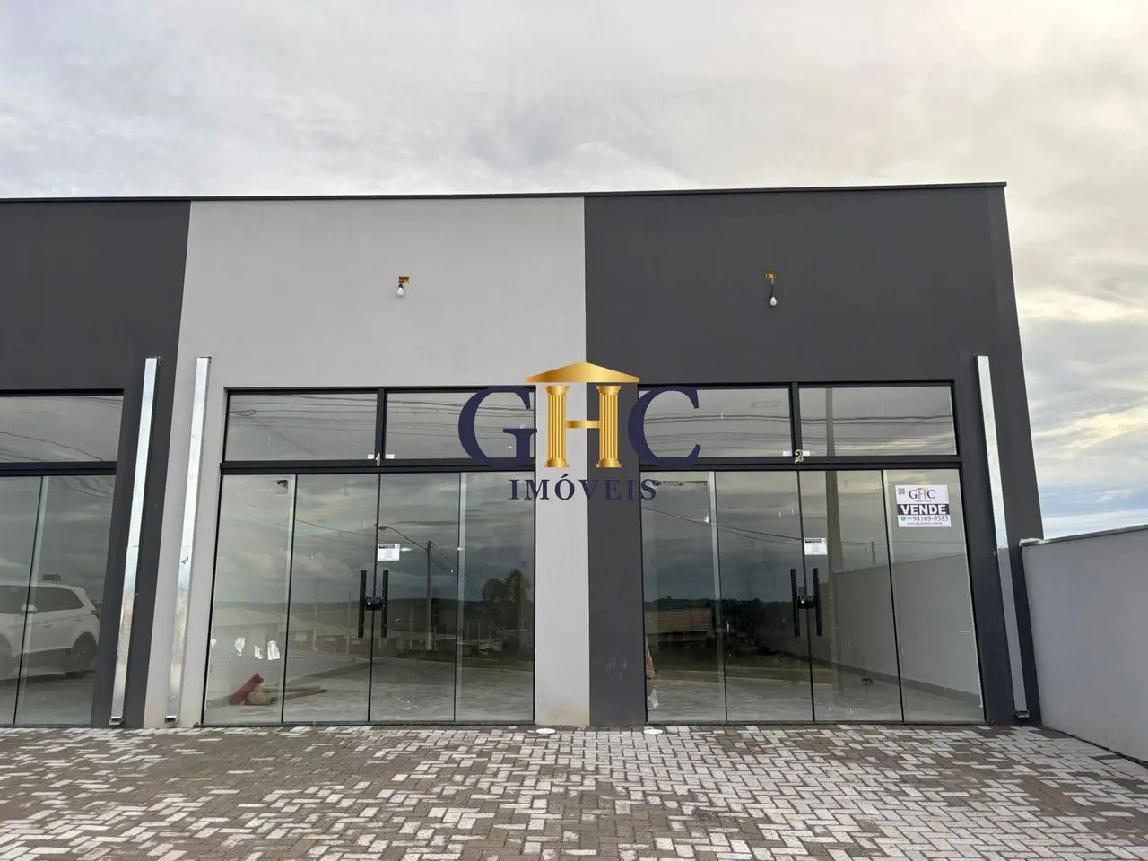 VENDO SALÕES COMERCIAIS - Acesso principal ao Residencial Nova Metropolitana no Recanto Sã