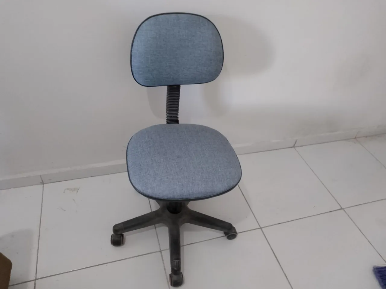 Cadeira de escritório ergonômica com rodinhas