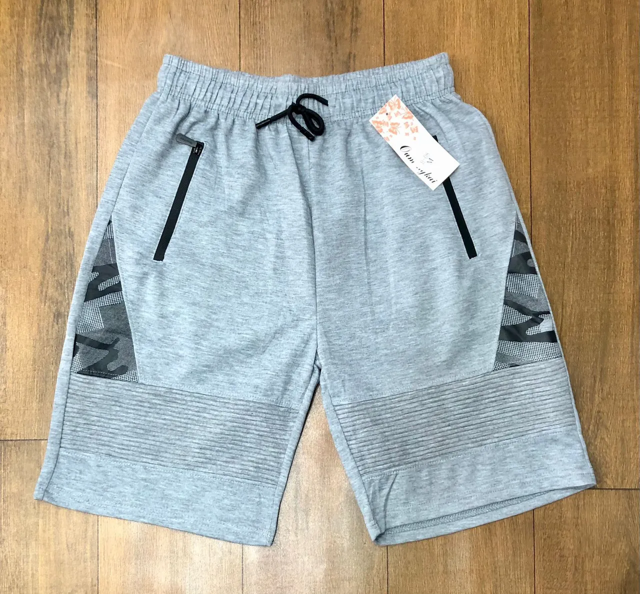 Shorts Masculino Cinza com Detalhes Camuflados